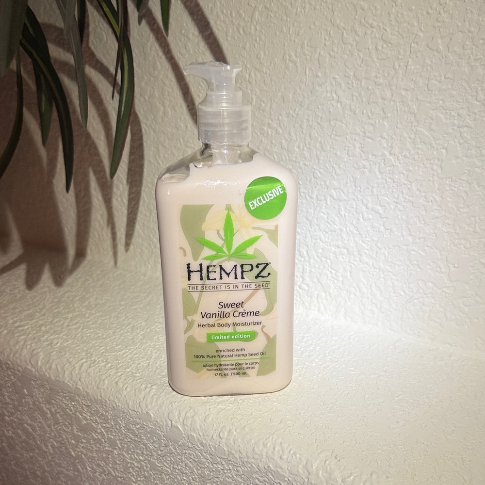 Hempz Sweet Vanilla Crème Herbal Body Moisturizer 17 fl oz